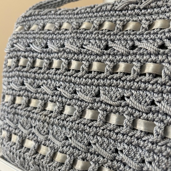 Like New The SAK Crochet Crossbody with Satin Ribbon Silver Grey Flap/Zipper - Picture 4 of 14